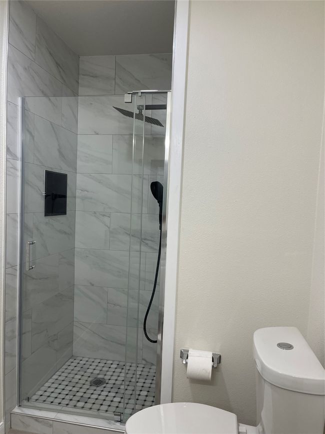 Bathroom with a shower with door and toilet | Image 5