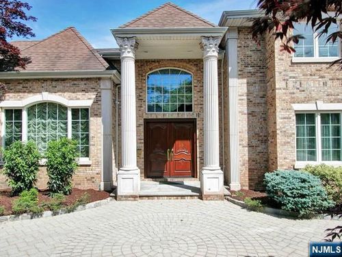 27 Roberts Rd, Englewood Cliffs, NJ, 07632-2235 | Card Image