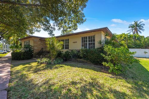 4582 Royal Palm Ave, Miami Beach, FL, 33140-3042 | Card Image