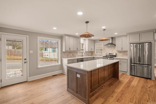 824 N Taylor St, Little Rock, AR, 72205-3206 | Card Image