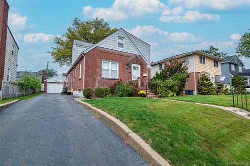 43 Orchid Ln, New Hyde Park, NY, 11040-1917 | Card Image