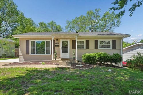 6709 Village Square Dr, Hazelwood, MO, 63042-1742 | Card Image