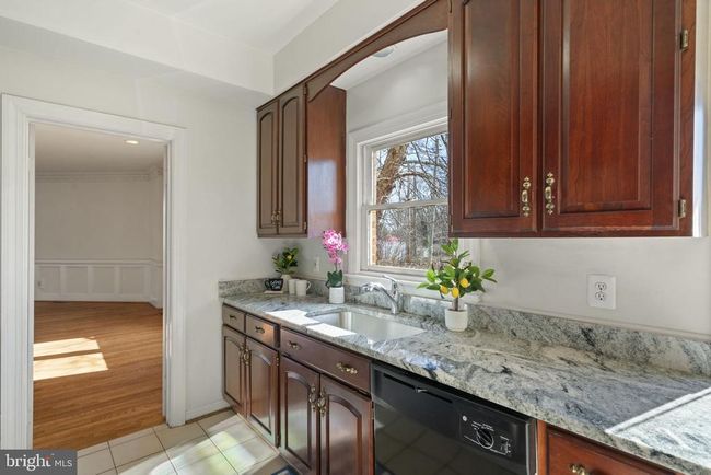 1537 Cedar Ave, Townhouse with 4 bedrooms, 5 bathrooms and null parking in MCLEAN VA | Image 20