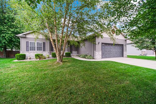 211 Trailcreek Dr, Chesterton, IN, 46304-9681 | Card Image