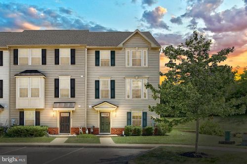 7991 Erinvale Ln, SEVEN VALLEYS, PA, 17360-7701 | Card Image