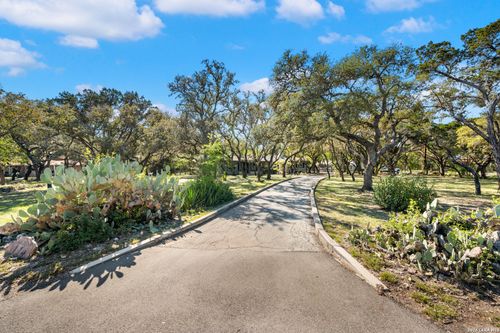 114 Wagon Trail Rd, Shavano Park, TX, 78231-1240 | Card Image