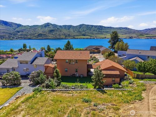 211 Riviera Dr, Chelan, WA, 98816-9552 | Card Image