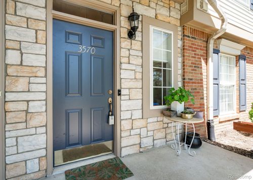 100-3570 Oakmonte Boulevard, Oakland Charter Township, MI, 48306 | Card Image