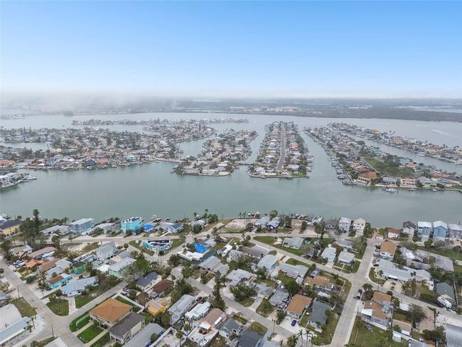 13320 2 Nd St E, Home with 2 bedrooms, 2 bathrooms and null parking in Madeira Beach FL | Image 70