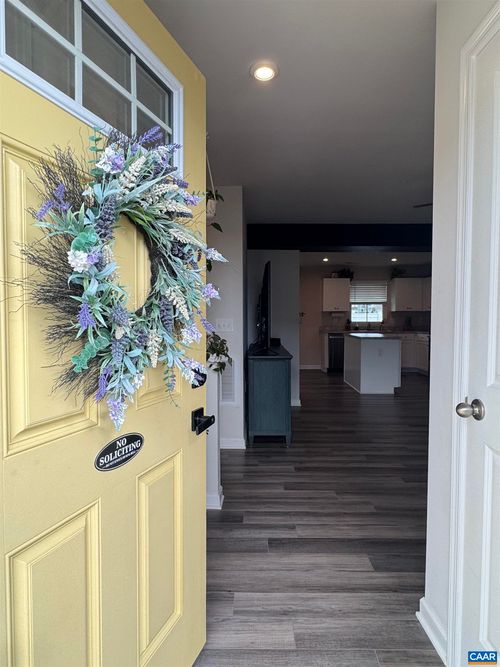 766 Carson Cir, GROTTOES, VA, 24441-2581 | Card Image