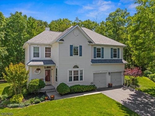 8 Bolton Cir, PRINCETON, NJ, 08540-7954 | Card Image