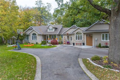 7161 Bonnie Doon Rd, Camlachie, ON, N0N1E0 | Card Image