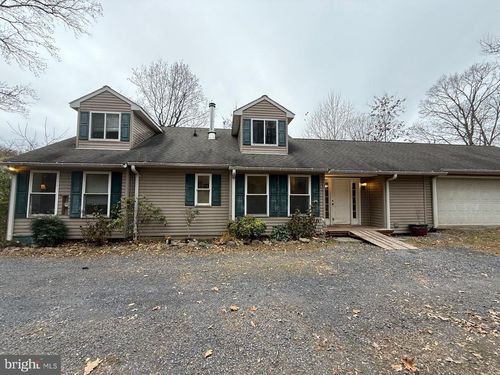 521 Northern Spy Dr, LINDEN, VA, 22642-6263 | Card Image