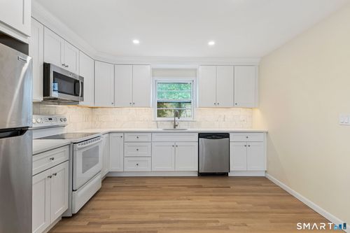 1-17 Artic St, Greenwich, CT, 06830-6226 | Card Image