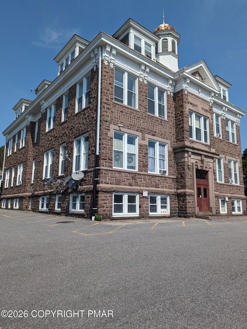 apt-9-300 Elmira St, White Haven, PA, 18661-1326 | Card Image