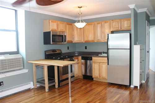 4c-14-23 31st Ave, Astoria, NY, 11106-4559 | Card Image