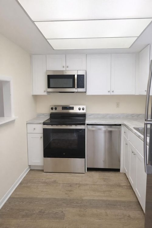 403-4141 16th St, Vero Beach, FL, 32960-2785 | Card Image