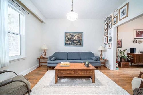 74 Wolseley St, Toronto, ON, M5T1A5 | Card Image
