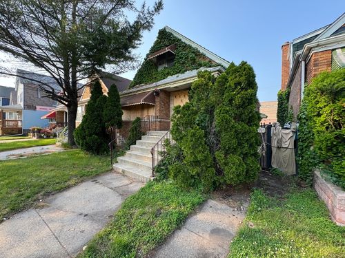 8371 S Baltimore Ave, Chicago, IL, 60617-2110 | Card Image