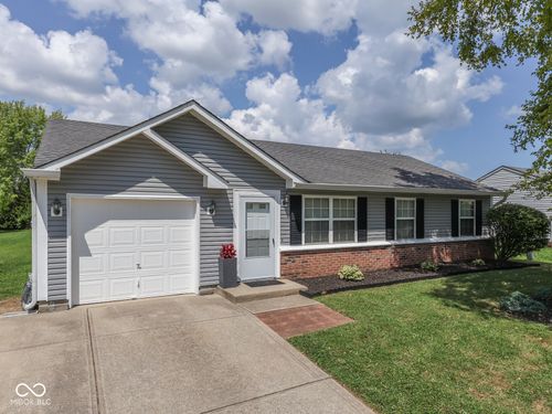 124 Meadow Creek South Dr, Whiteland, IN, 46184-9605 | Card Image