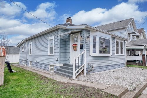 1415 Pacific Ave, Monaca, PA, 15061-1828 | Card Image