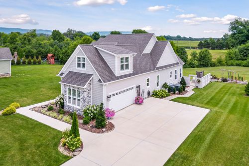 93 Stone Creek Blvd, Mc Minnville, TN, 37110-6062 | Card Image