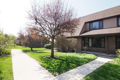 32-279 Sandowne Dr, Waterloo, ON, N2K2C1 | Card Image