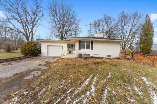 4260 Logan Way, Youngstown, OH, 44505-1742 | Card Image