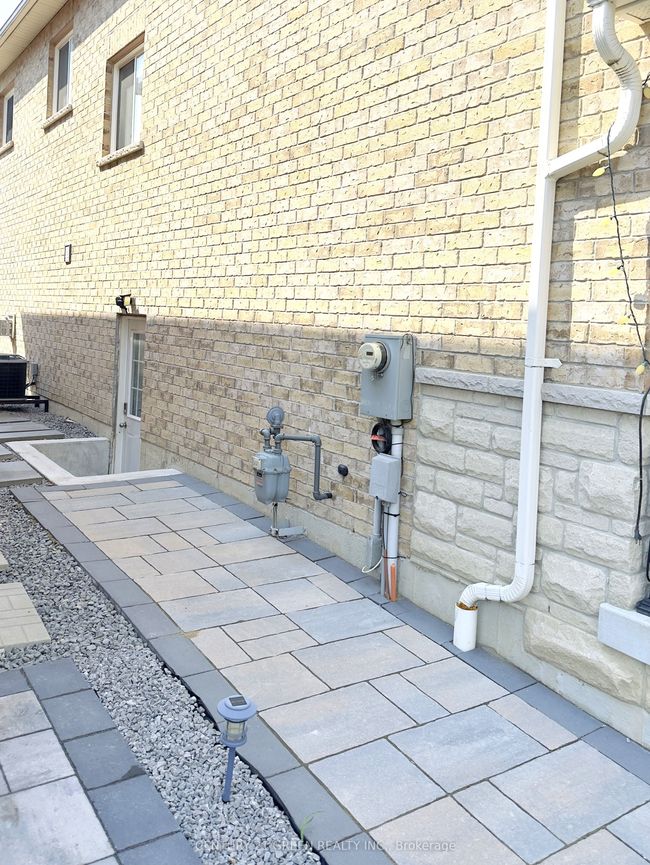 94 Snowling Dr, House attached with 6 bedrooms, 4 bathrooms and 2 parking in Ajax ON | Image 36
