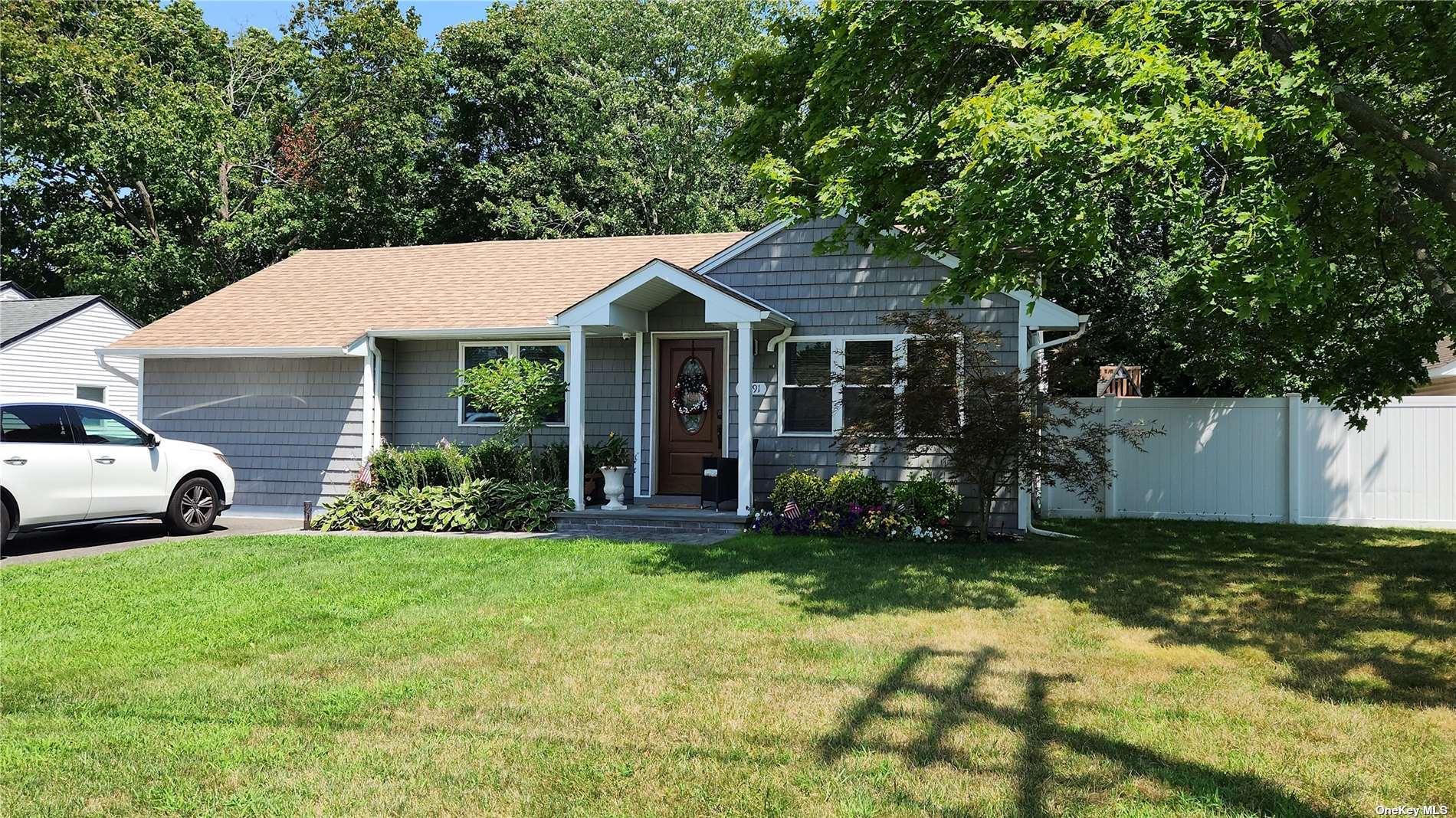 Courtland Dr, Bay Shore, NY 11706