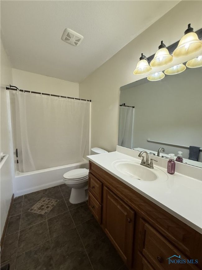 Main Bathroom | Image 19