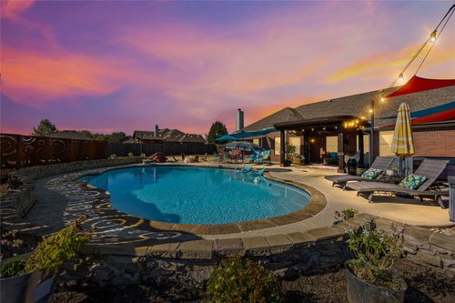 112 Springfield Ln, Waxahachie, TX, 75165-7129 | Card Image