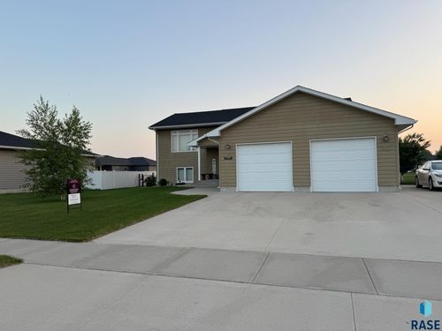 1508 Country Dr, Mitchell, SD, 57301-6103 | Card Image