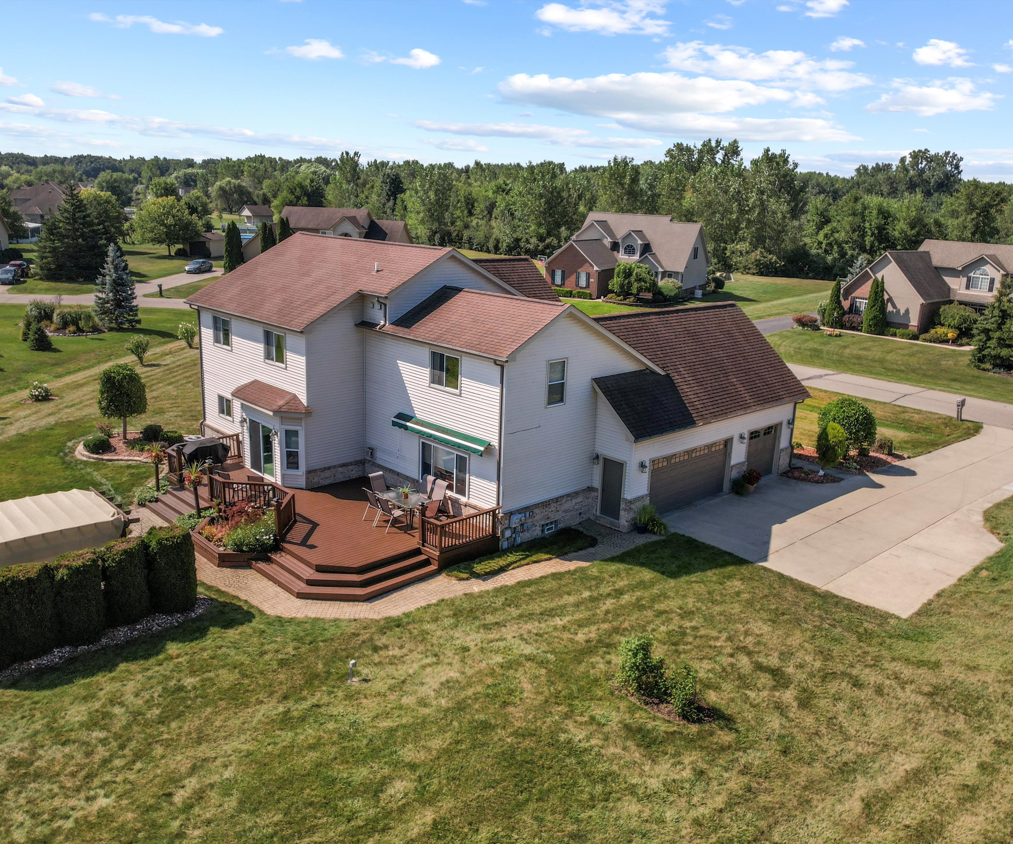 Stream View Dr, New Boston, MI 48164