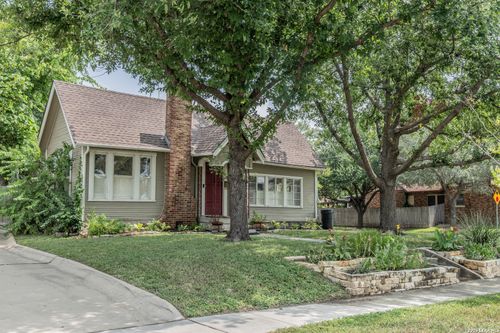 301 Furr Dr, San Antonio, TX, 78201-4416 | Card Image