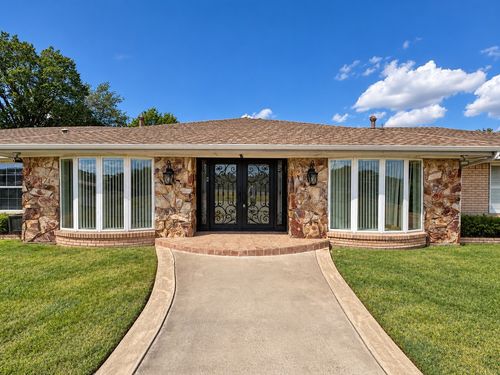 6545 Lyndon B Johnson Fwy, Dallas, TX, 75240-6504 | Card Image