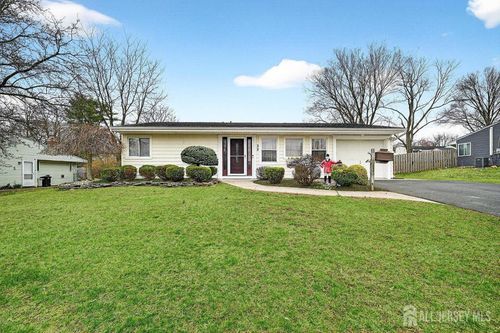 32 Kingsley Rd, Kendall Park, NJ, 08824-1147 | Card Image
