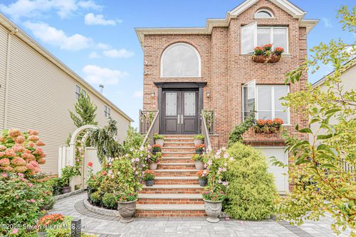 28 Brookside Loop, Staten Island, NY, 10309-4501 | Card Image