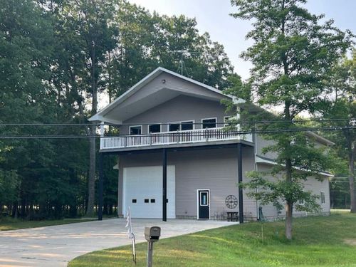 7859 Port Austin Rd, Pigeon, MI, 48755-9644 | Card Image