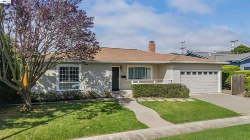 7482 Larkdale Ave, Dublin, CA, 94568-1516 | Card Image