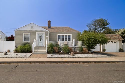 39 Vinton St, Long Beach, NY, 11561-2607 | Card Image