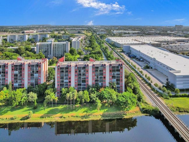 APT-601 - 2200 S Cypress Bend Dr, Condo with 2 bedrooms, 2 bathrooms and null parking in Pompano Beach FL | Image 6