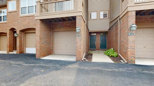 2812 Barclay Way, Ann Arbor, MI, 48105-9460 | Card Image