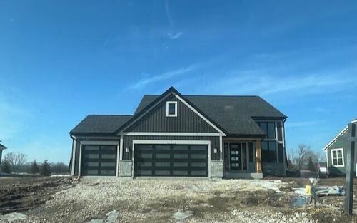 W251N2385 Valleyview Cir, Pewaukee, WI, 53072-1801 | Card Image