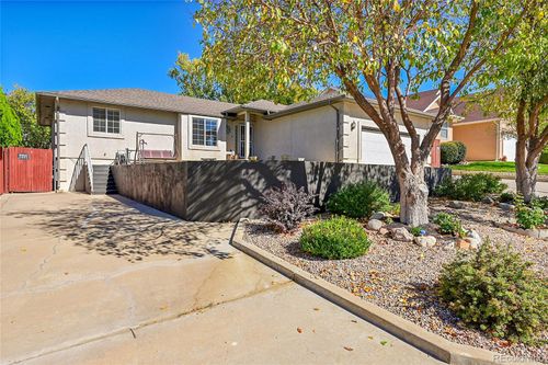 9 Full Moon Ct, Pueblo, CO, 81001-1874 | Card Image