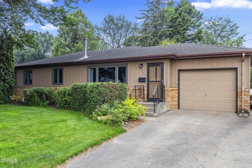 1822 Marian Dr, Bismarck, ND, 58501-1551 | Card Image