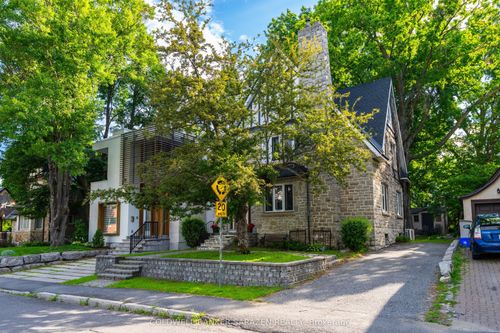 211 B Melrose Ave S, Ottawa, ON, K1Y1V3 | Card Image