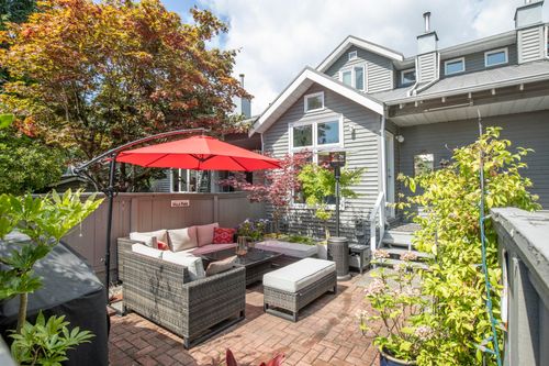 1585 Bowser Ave, North Vancouver, BC, V7P2Y4 | Card Image
