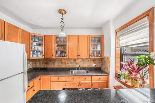 2e-218-12 43rd Ave, Bayside, NY, 11361-3514 | Card Image