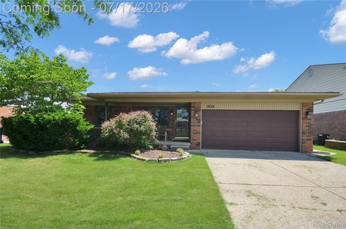 3634 Tracy Dr, Sterling Heights, MI, 48310-2577 | Card Image